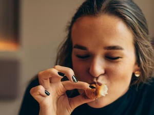 لماذا يسبب السكر انخفاضًا في الطاقة بعد منحه دفعة سريعة؟ لماذا يسبب السكر انخفاضًا في الطاقة بعد منحه دفعة سريعة؟