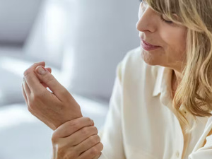 أدوية السمنة من فئة GLP-1 تحت المجهر: هل تزيد خطر هشاشة العظام والنقرس؟