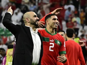 حكيمي يوجه رسالة مؤثرة لوليد الركراكي بعد نهاية مهمته مع المنتخب حكيمي يوجه رسالة مؤثرة لوليد الركراكي بعد نهاية مهمته مع المنتخب