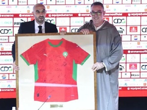 الركراكي يفسر مغادرته حفل تقديم محمد وهبي قبل نهاية الفعالية