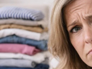 تكديس الملابس النظيفة على الكرسي: 11 علامة على الذكاء فوق المتوسط تكديس الملابس النظيفة على الكرسي: 11 علامة على الذكاء فوق المتوسط