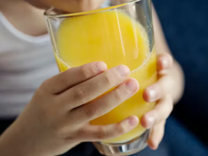 عصير البرتقال: مفيد للصحة أم غني بالسكر؟