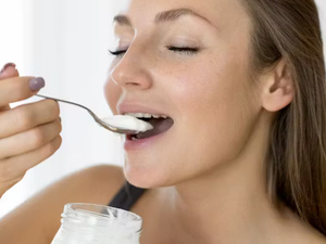 الزبادي في حالة التهاب المعدة والأمعاء: متى وكيف نستهلكه؟ الزبادي في حالة التهاب المعدة والأمعاء: متى وكيف نستهلكه؟