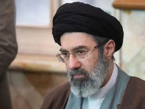 المرشد الأعلى الجديد لإيران: ضرباتنا تستهدف القواعد الأمريكية وليس دول الخليج المرشد الأعلى الجديد لإيران: ضرباتنا تستهدف القواعد الأمريكية وليس دول الخليج