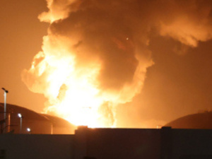 البحرين تعلن استهداف خزانات وقود في المحرق جراء هجوم إيراني البحرين تعلن استهداف خزانات وقود في المحرق جراء هجوم إيراني