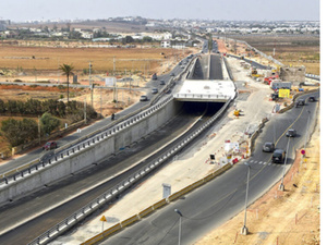 تطوير محور طرقي حيوي بين الدار البيضاء ودار بوعزة بكلفة 137 مليون درهم