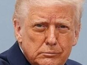 ترامب يسعى لتشكيل تحالف متعدد الجنسيات لإعادة فتح مضيق هرمز وسط تصاعد التوترات في الشرق الأوسط