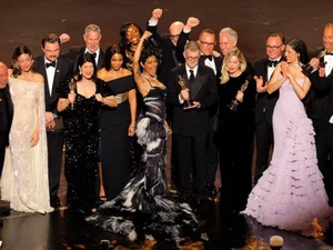 الأوسكار 98: هيمنة «معركة تلو الأخرى» وتألق لافت لـمايكل بي. جوردان