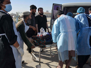 باكستان وأفغانستان على حافة الحرب : غارة على مستشفى في كابول تقتل 400 شخص باكستان وأفغانستان على حافة الحرب : غارة على مستشفى في كابول تقتل 400 شخص