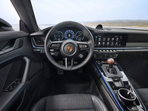 بورش تعيد إحياء القير اليدوي بنظام يجمع بين المتعة والراحة الحديثة