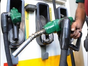 كاتب الدولة المكلف بالشغل : مخزون المحروقات يكفي لـ 30 يوماً وتوقعات بوصول سعر البرميل إلى 130 دولاراً كاتب الدولة المكلف بالشغل : مخزون المحروقات يكفي لـ 30 يوماً وتوقعات بوصول سعر البرميل إلى 130 دولاراً