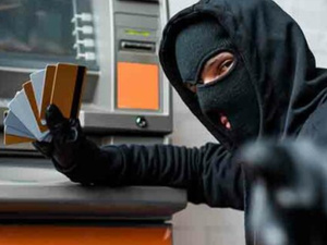 محكمة بريطانية تصدر أحكامًا بالسجن على عصابة سطو متخصصة على أجهزة الصراف الآلي