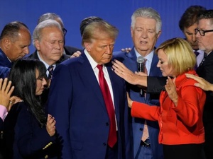 بلومبيرغ: تحالف ترمب مع إسرائيل ضد إيران قد يكلف واشنطن غالياً على المدى البعيد