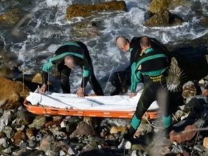 وفاة مهاجر مغربي غرقاً أثناء محاولته الوصول إلى سبتة وفاة مهاجر مغربي غرقاً أثناء محاولته الوصول إلى سبتة