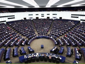 البرلمان الأوروبي يمهد الطريق لمراكز إعادة المهاجرين خارج الاتحاد
