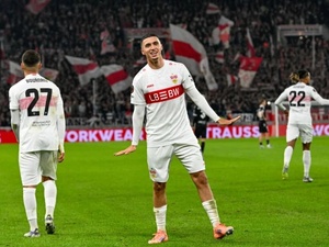 الدولي المغربي الخنوس يوقع عقداً مع شتوتغارت حتى 2030 الدولي المغربي الخنوس يوقع عقداً مع شتوتغارت حتى 2030