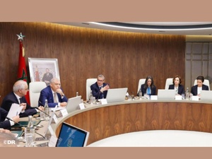 أخنوش يترأس الاجتماع الأول للجنة الوزارية المكلفة بتتبع تداعيات التوترات الجيوسياسية بالشرق الأوسط على الاقتصاد الوطني أخنوش يترأس الاجتماع الأول للجنة الوزارية المكلفة بتتبع تداعيات التوترات الجيوسياسية بالشرق الأوسط على الاقتصاد الوطني