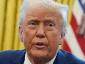 ترامب يعلن “تغييراً كاملاً للنظام” في إيران ويتحدث عن انسحاب أمريكي قريب ترامب يعلن “تغييراً كاملاً للنظام” في إيران ويتحدث عن انسحاب أمريكي قريب