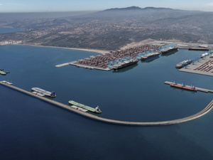 المغرب يتجه لبناء مصفاة بترولية حديثة قرب ميناء الناظور المتوسط المغرب يتجه لبناء مصفاة بترولية حديثة قرب ميناء الناظور المتوسط