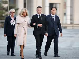 من كوريا : ماكرون ينتقد تصريحات ترمب الساخرة ويؤكد على جدية القضايا الدولية من كوريا : ماكرون ينتقد تصريحات ترمب الساخرة ويؤكد على جدية القضايا الدولية