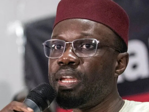 السنغال تشد الحزام.. سونكو يوقف سفر الوزراء لمواجهة الأزمة