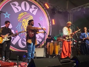 عودة فرقة “بوب مغرب” إلى الساحة الفنية: مزج الريغي بالتراث المغربي في مشروع موسيقي متجدد