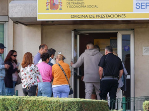 المغاربة يتصدرون إعانات البطالة في إسبانيا خلال مارس بأكثر من 32 ألف مستفيد المغاربة يتصدرون إعانات البطالة في إسبانيا خلال مارس بأكثر من 32 ألف مستفيد