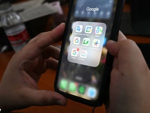 غوغل تطلق “AI Edge Eloquent”: تطبيق جديد للإملاء الصوتي يحول الكلام إلى نص احترافي بدون إنترنت غوغل تطلق “AI Edge Eloquent”: تطبيق جديد للإملاء الصوتي يحول الكلام إلى نص احترافي بدون إنترنت