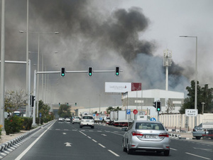 الدفاعات القطرية تتصدى لهجوم صاروخي… وشظايا تسفر عن إصابات في منطقة سكنية