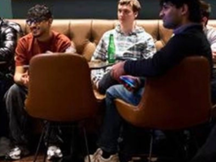 تجربة مثيرة: ذكاء اصطناعي مستقل ينظم حفلاً في مانشستر ويظهر قدراته الهجينة تجربة مثيرة: ذكاء اصطناعي مستقل ينظم حفلاً في مانشستر ويظهر قدراته الهجينة