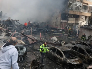 قصف إسرائيلي عنيف على بيروت يسقط أكثر من 250 قتيلاً ويصيب أكثر من 1100 شخص قصف إسرائيلي عنيف على بيروت يسقط أكثر من 250 قتيلاً ويصيب أكثر من 1100 شخص