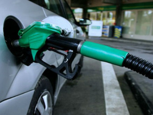 الشرطة الأيرلندية تفض احتجاجات على ارتفاع أسعار الوقود في دبلن الشرطة الأيرلندية تفض احتجاجات على ارتفاع أسعار الوقود في دبلن