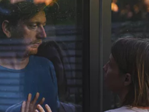 عندما يتحول الحب إلى هوس مؤلم عندما يتحول الحب إلى هوس مؤلم