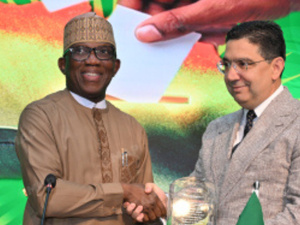 المغرب يعزز حضوره القاري بجائزة إفريقية تقديراً لريادته في الحكامة والسلم المغرب يعزز حضوره القاري بجائزة إفريقية تقديراً لريادته في الحكامة والسلم