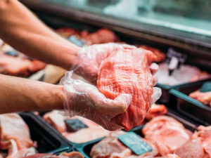 ارتفاع أسعار اللحوم الحمراء يثير الجدل مع اقتراب عيد الأضحى