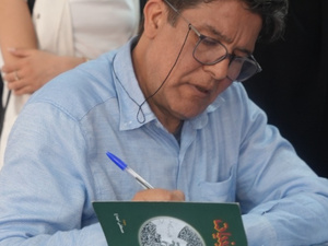 ثانوية ابن زيدون تحتفي بديوان "فلسطينيات" للشاعر محمد بلمو والحروفي مصطفى أجماع ثانوية ابن زيدون تحتفي بديوان "فلسطينيات" للشاعر محمد بلمو والحروفي مصطفى أجماع