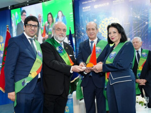 أمل الفلاح السغروشني تتوج بجائزة البحر الأبيض المتوسط لجهودها في المجال الرقمي أمل الفلاح السغروشني تتوج بجائزة البحر الأبيض المتوسط لجهودها في المجال الرقمي