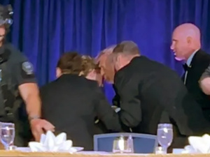 القضاء الأميركي يوجّه تهمة محاولة اغتيال ترامب لمسلح حاول اقتحام حفل عشاء في واشنطن