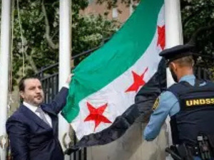 رفع علم سوريا فوق سفارتها بالرباط.. خطوة رمزية تعكس عودة الدفء إلى العلاقات الدبلوماسية رفع علم سوريا فوق سفارتها بالرباط.. خطوة رمزية تعكس عودة الدفء إلى العلاقات الدبلوماسية