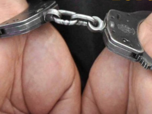 ليساسفة.. توقيف شخص في حالة سكر وتخدير بعد إحداث فوضى وتخريب سيارات بالشارع العام ليساسفة.. توقيف شخص في حالة سكر وتخدير بعد إحداث فوضى وتخريب سيارات بالشارع العام