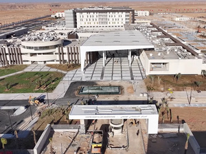 المركز الاستشفائي الجامعي بالعيون يقترب من الافتتاح لتعزيز العرض الصحي بالأقاليم الجنوبية المركز الاستشفائي الجامعي بالعيون يقترب من الافتتاح لتعزيز العرض الصحي بالأقاليم الجنوبية