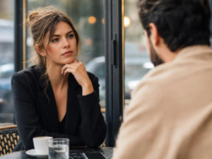 يمكنك اكتشاف الرجل السام منذ الدقائق الأولى: 5 إشارات نفسية مبكرة تكشف الكثير عن شخصيته يمكنك اكتشاف الرجل السام منذ الدقائق الأولى: 5 إشارات نفسية مبكرة تكشف الكثير عن شخصيته