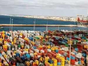 ميناء طنجة المتوسط يتصدر موانئ إفريقيا ويعزز مكانة المغرب في سلاسل اللوجستيك العالمية ميناء طنجة المتوسط يتصدر موانئ إفريقيا ويعزز مكانة المغرب في سلاسل اللوجستيك العالمية