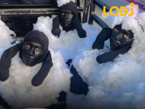 أزياء الخراف.. حيلة غريبة للهجرة غير النظامية تثير الجدل على مواقع التواصل