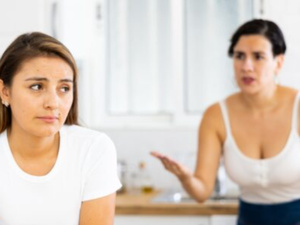 لماذا قد ينزعج بعض الإخوة من خطوبة أشقائهم؟.. علم النفس يفسر ما وراء هذه المشاعر لماذا قد ينزعج بعض الإخوة من خطوبة أشقائهم؟.. علم النفس يفسر ما وراء هذه المشاعر