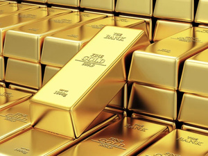 الذهب يواصل التراجع ويسجل أدنى مستوى في سبعة أشهر