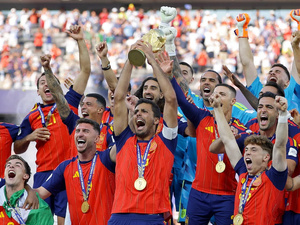 لاروخا تطيح بالأرجنتين وتحصد لقب كأس العالم للمرة الثانية لاروخا تطيح بالأرجنتين وتحصد لقب كأس العالم للمرة الثانية