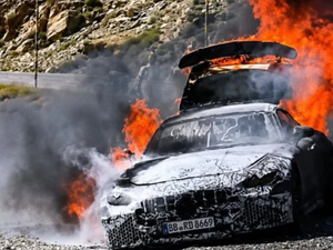 احتراق نموذج تجريبي لمرسيدس AMG GT 2028 خلال اختبارات ميدانية في إسبانيا