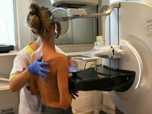 وزارة الصحة تطلق حملة للتوعية بأهمية الكشف المبكر عن سرطاني الثدي وعنق الرحم وزارة الصحة تطلق حملة للتوعية بأهمية الكشف المبكر عن سرطاني الثدي وعنق الرحم