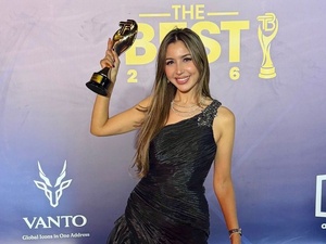 الفنانة المغربية جنات مهيد تحصد الجائزة الذهبية لفئة الموسيقى في حفل «The Best 2026» بمصر